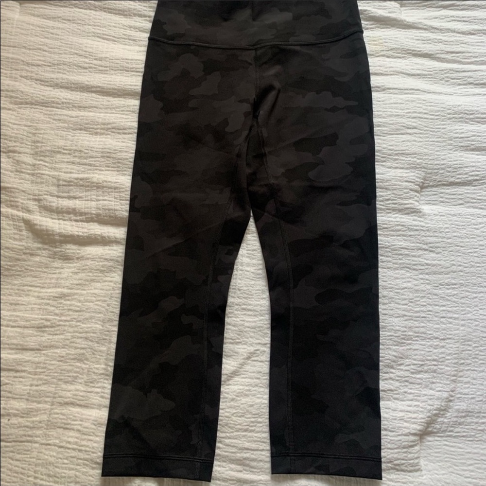 Womens Lululemon Wonder Under Camo Capri Leggings